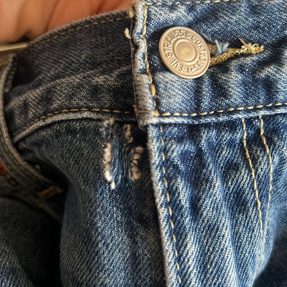 Size 29, Levi’s low pro straight leg jeans, distressed knees - Picture 5 of 5